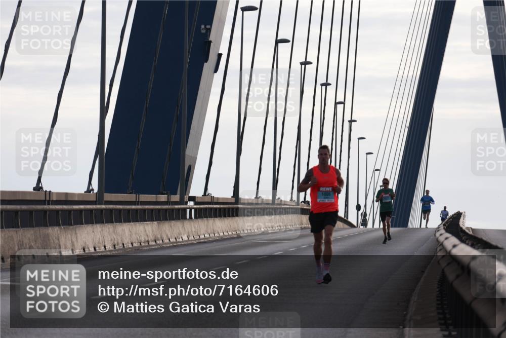 03.10.2024 - Köhlbrandbrückenlauf Matties Gatica Varas http://msf.ph/oto/7164606 03.10.2024 09:17:11 Position 2 1006 meine-sportfotos.de