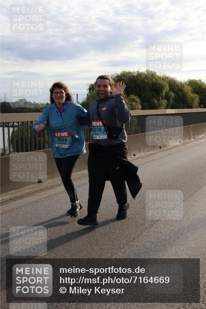 03.10.2024 - Köhlbrandbrückenlauf Miley Keyser http://msf.ph/oto/7164669 03.10.2024 09:26:53 Position 3 3514, 3516 meine-sportfotos.de