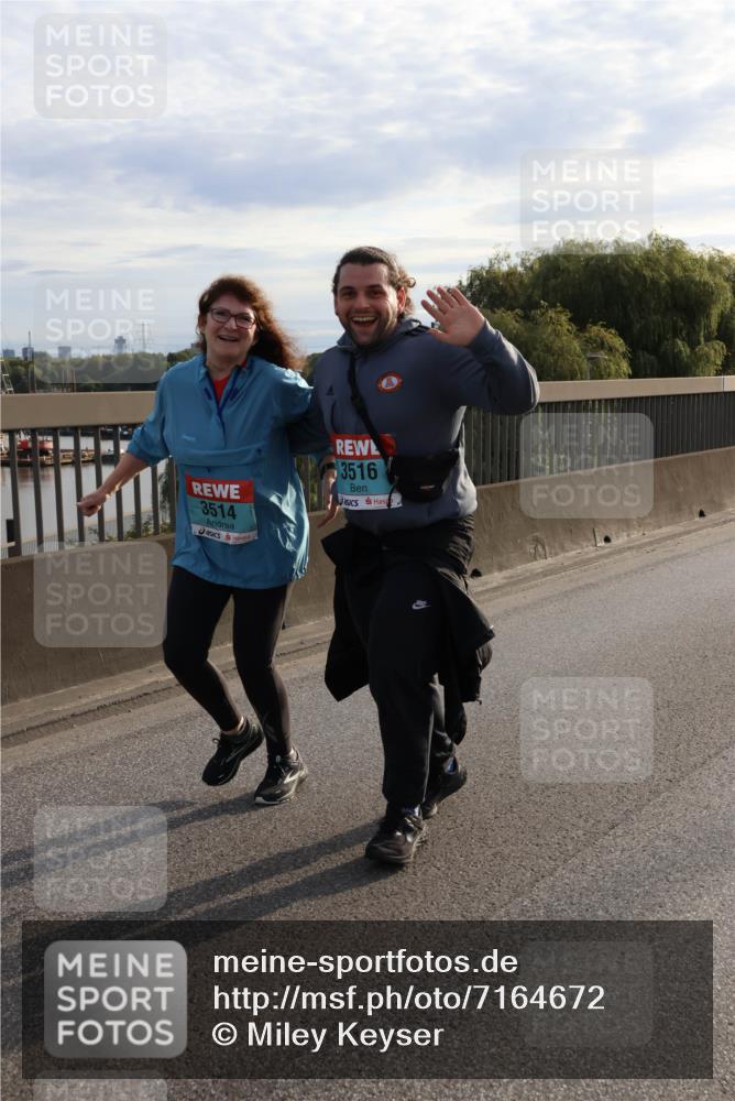 03.10.2024 - Köhlbrandbrückenlauf Miley Keyser http://msf.ph/oto/7164672 03.10.2024 09:26:53 Position 3 3514, 3516 meine-sportfotos.de
