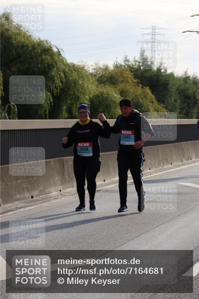 03.10.2024 - Köhlbrandbrückenlauf Miley Keyser http://msf.ph/oto/7164681 03.10.2024 09:27:03 Position 3 3585, 3588 meine-sportfotos.de