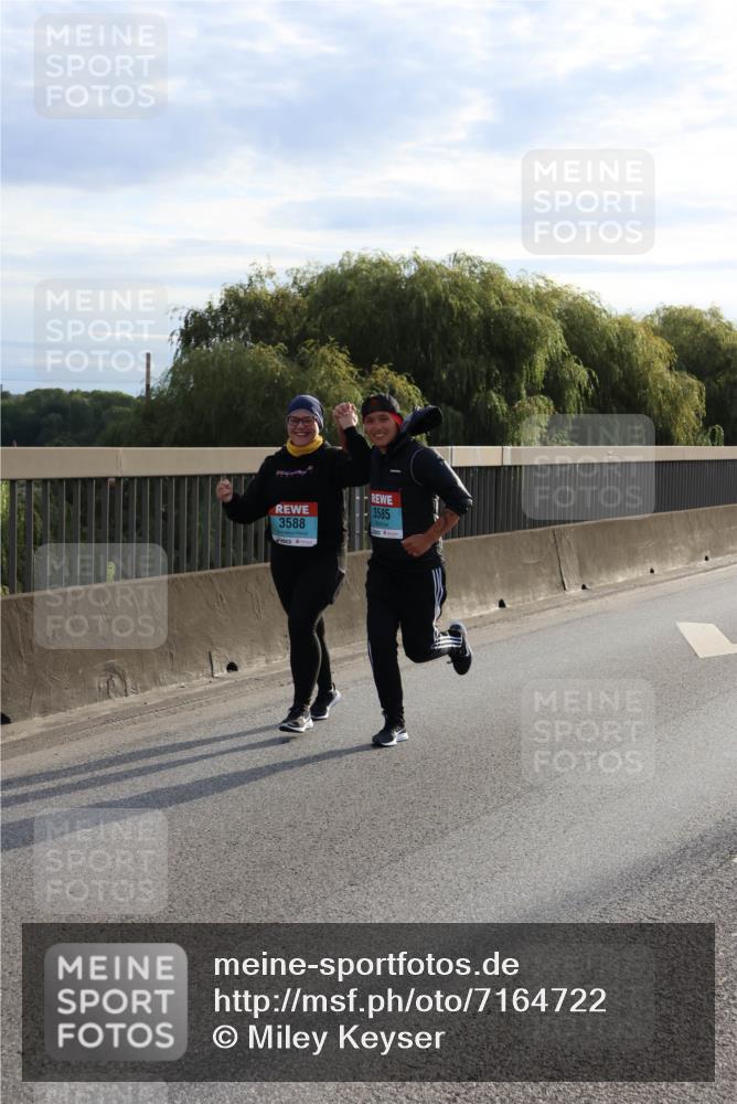 03.10.2024 - Köhlbrandbrückenlauf Miley Keyser http://msf.ph/oto/7164722 03.10.2024 09:27:07 Position 3 3588, 3585 meine-sportfotos.de