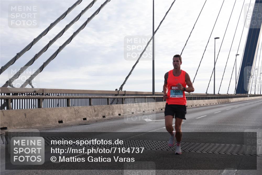 03.10.2024 - Köhlbrandbrückenlauf Matties Gatica Varas http://msf.ph/oto/7164737 03.10.2024 09:17:19 Position 2 1006 meine-sportfotos.de