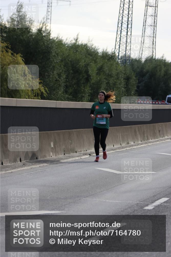 03.10.2024 - Köhlbrandbrückenlauf Miley Keyser http://msf.ph/oto/7164780 03.10.2024 09:28:41 Position 3 3006 meine-sportfotos.de