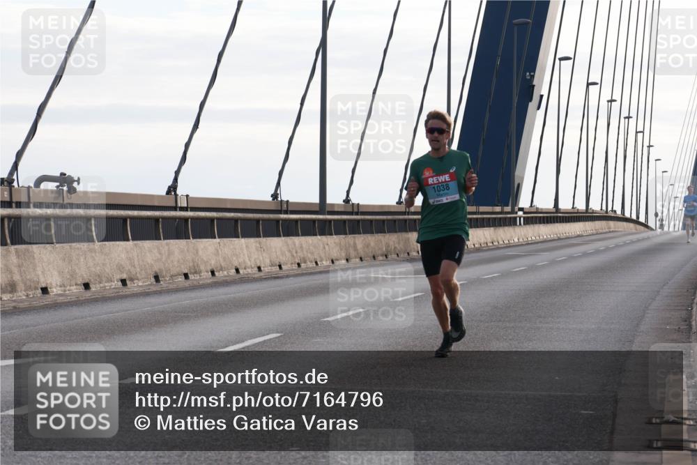 03.10.2024 - Köhlbrandbrückenlauf Matties Gatica Varas http://msf.ph/oto/7164796 03.10.2024 09:17:26 Position 2 1038 meine-sportfotos.de