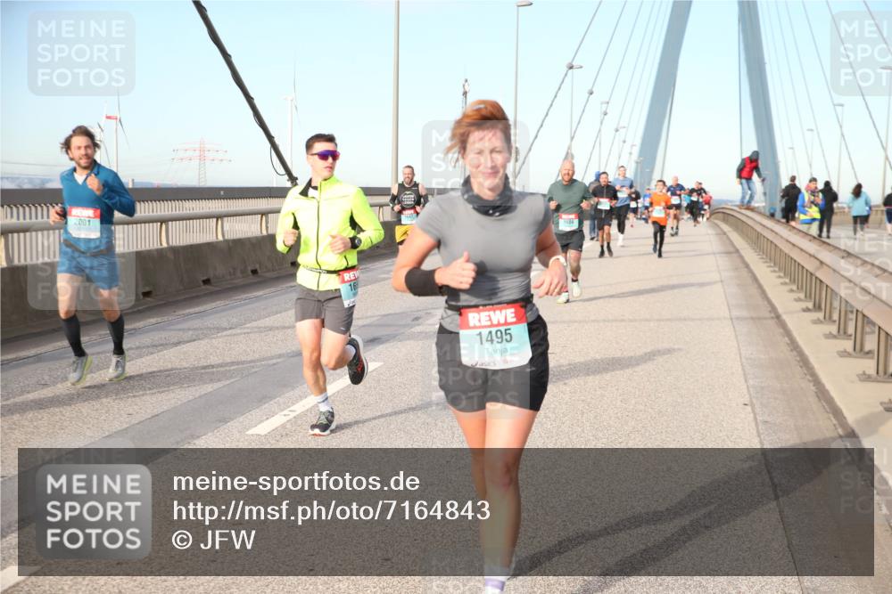 03.10.2024 - Köhlbrandbrückenlauf Jannik Wohlers http://msf.ph/oto/7164843 03.10.2024 09:41:46 Position 2 2001, 1495, 1604 meine-sportfotos.de