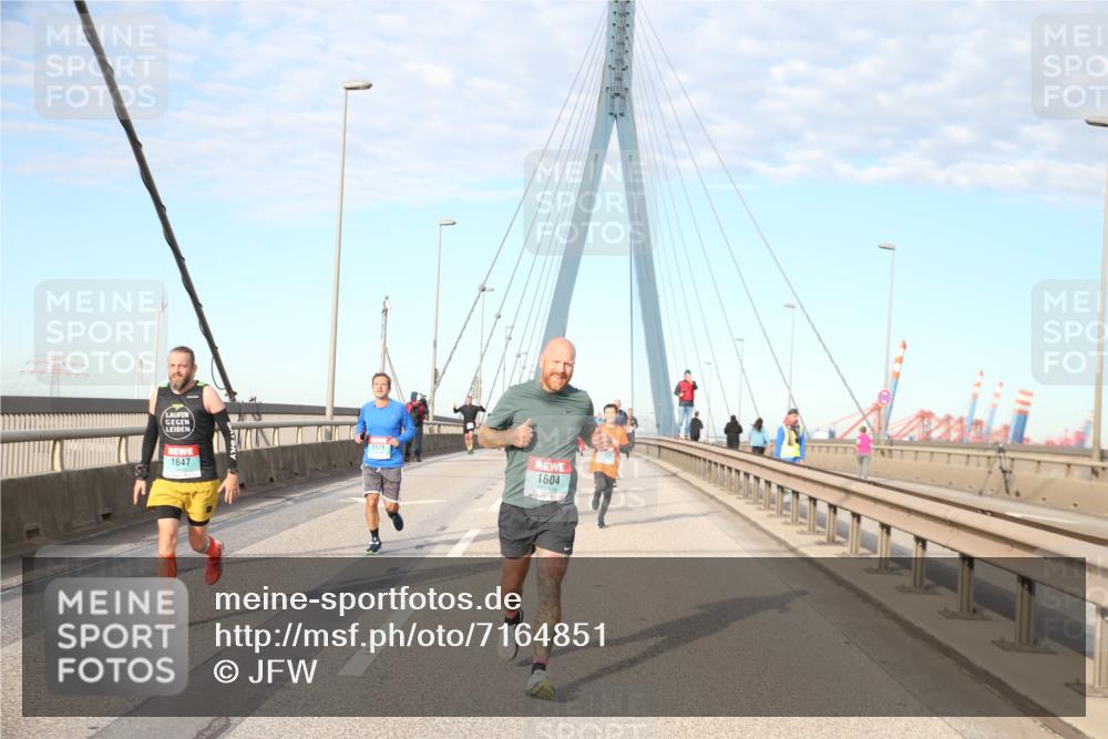 03.10.2024 - Köhlbrandbrückenlauf Jannik Wohlers http://msf.ph/oto/7164851 03.10.2024 09:41:49 Position 2 1171, 1647, 1604 meine-sportfotos.de