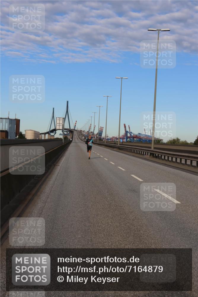 03.10.2024 - Köhlbrandbrückenlauf Miley Keyser http://msf.ph/oto/7164879 03.10.2024 09:32:36 Position 3 2004 meine-sportfotos.de