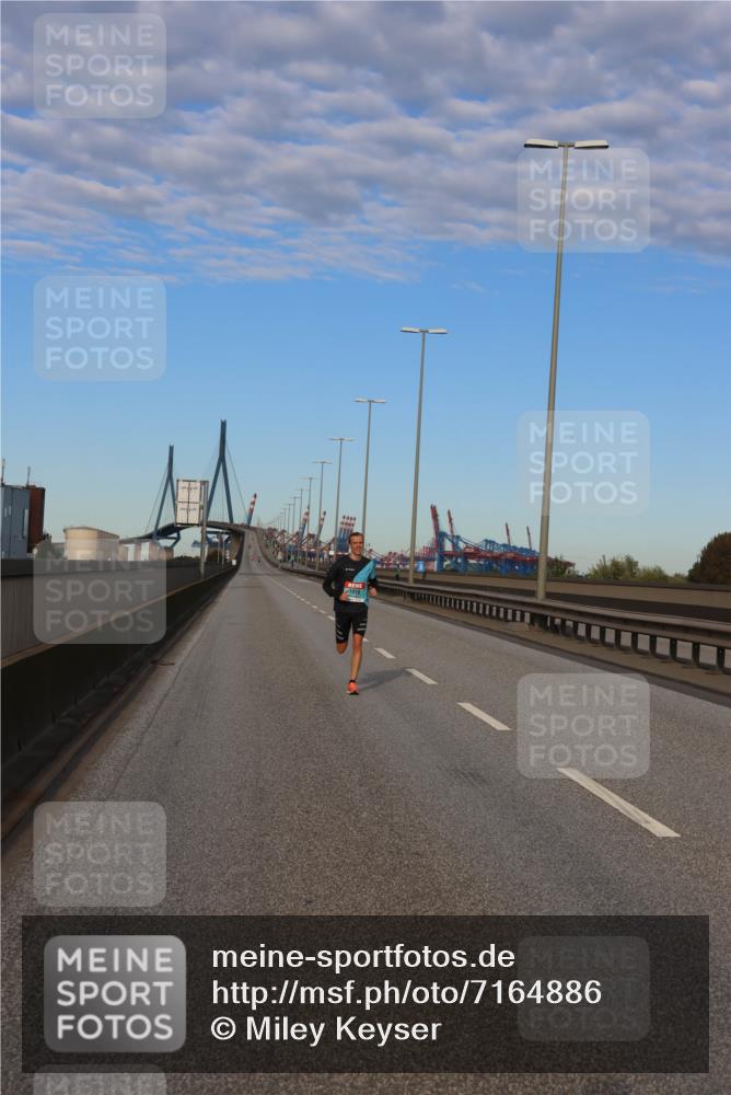 03.10.2024 - Köhlbrandbrückenlauf Miley Keyser http://msf.ph/oto/7164886 03.10.2024 09:32:39 Position 3  meine-sportfotos.de