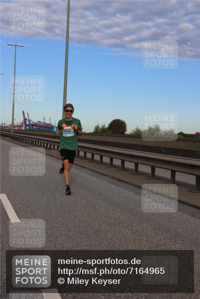 03.10.2024 - Köhlbrandbrückenlauf Miley Keyser http://msf.ph/oto/7164965 03.10.2024 09:33:45 Position 3 1038 meine-sportfotos.de