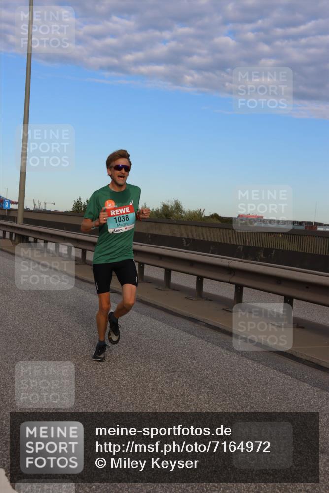 03.10.2024 - Köhlbrandbrückenlauf Miley Keyser http://msf.ph/oto/7164972 03.10.2024 09:33:45 Position 3 1038 meine-sportfotos.de