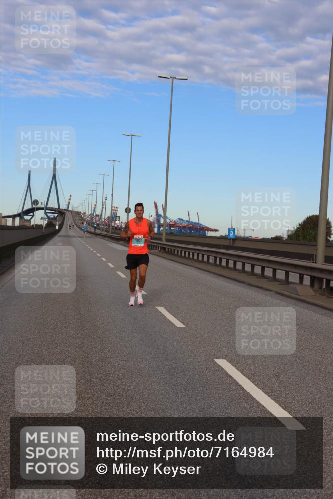 03.10.2024 - Köhlbrandbrückenlauf Miley Keyser http://msf.ph/oto/7164984 03.10.2024 09:33:54 Position 3 1006 meine-sportfotos.de