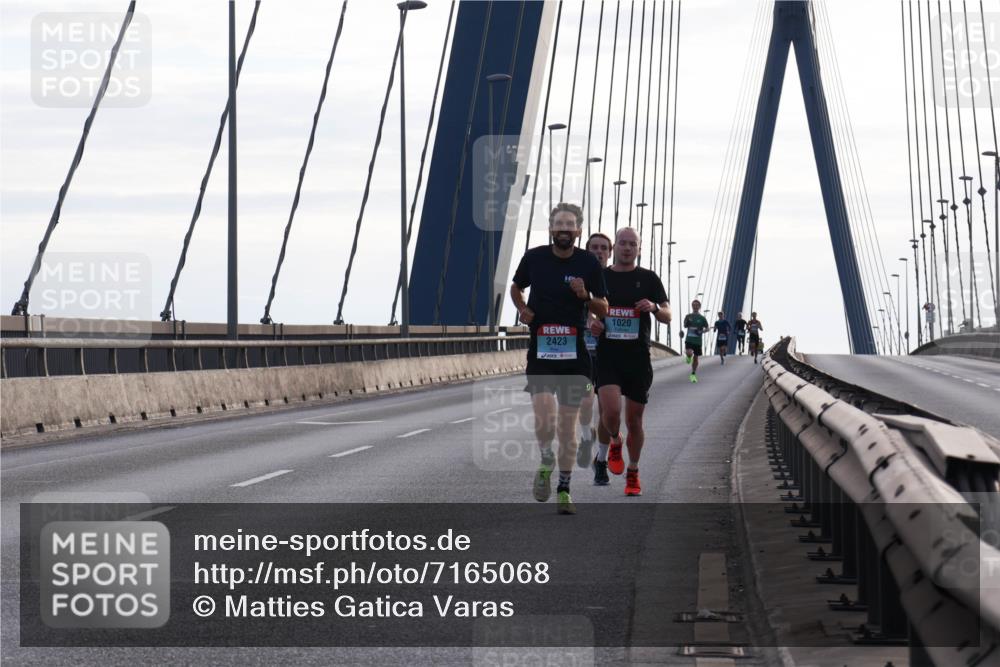 03.10.2024 - Köhlbrandbrückenlauf Matties Gatica Varas http://msf.ph/oto/7165068 03.10.2024 09:18:03 Position 2 1020, 2423 meine-sportfotos.de