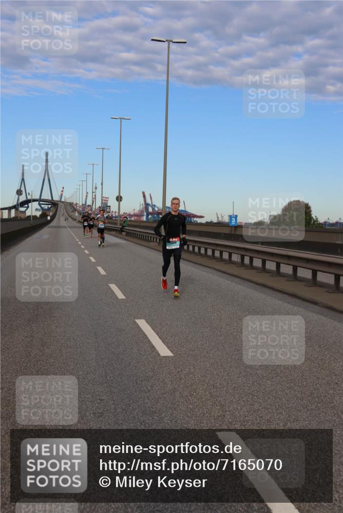 03.10.2024 - Köhlbrandbrückenlauf Miley Keyser http://msf.ph/oto/7165070 03.10.2024 09:34:46 Position 3 1099 meine-sportfotos.de