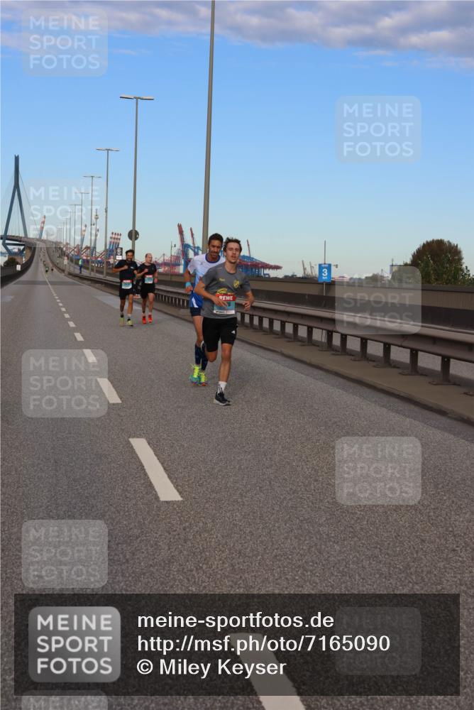 03.10.2024 - Köhlbrandbrückenlauf Miley Keyser http://msf.ph/oto/7165090 03.10.2024 09:34:51 Position 3 76 meine-sportfotos.de