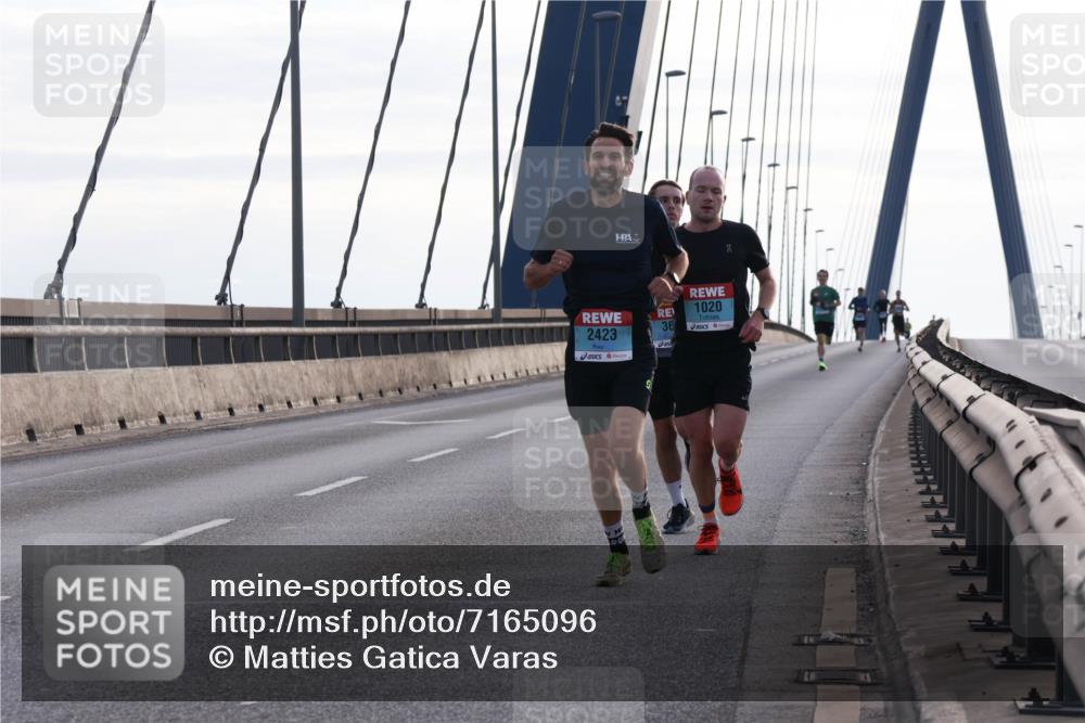 03.10.2024 - Köhlbrandbrückenlauf Matties Gatica Varas http://msf.ph/oto/7165096 03.10.2024 09:18:04 Position 2 2423, 36, 1020 meine-sportfotos.de