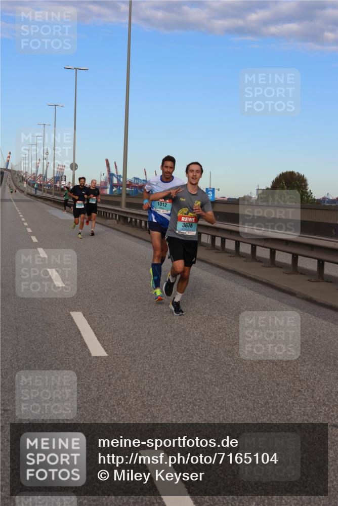 03.10.2024 - Köhlbrandbrückenlauf Miley Keyser http://msf.ph/oto/7165104 03.10.2024 09:34:52 Position 3 1012, 3676 meine-sportfotos.de