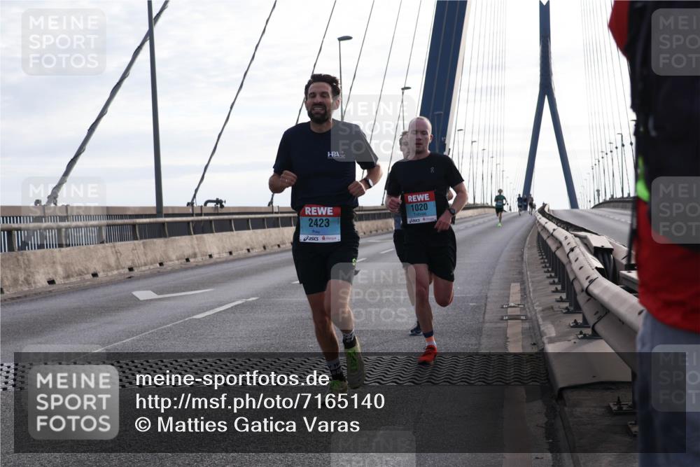 03.10.2024 - Köhlbrandbrückenlauf Matties Gatica Varas http://msf.ph/oto/7165140 03.10.2024 09:18:06 Position 2 2423, 1020 meine-sportfotos.de