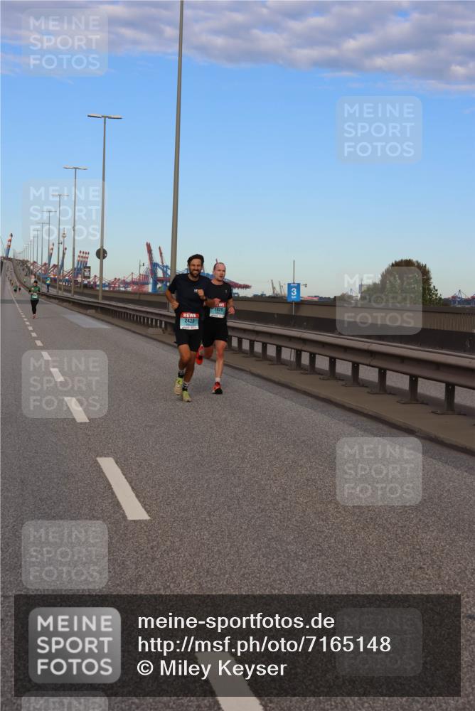 03.10.2024 - Köhlbrandbrückenlauf Miley Keyser http://msf.ph/oto/7165148 03.10.2024 09:34:54 Position 3 2423, 1020 meine-sportfotos.de