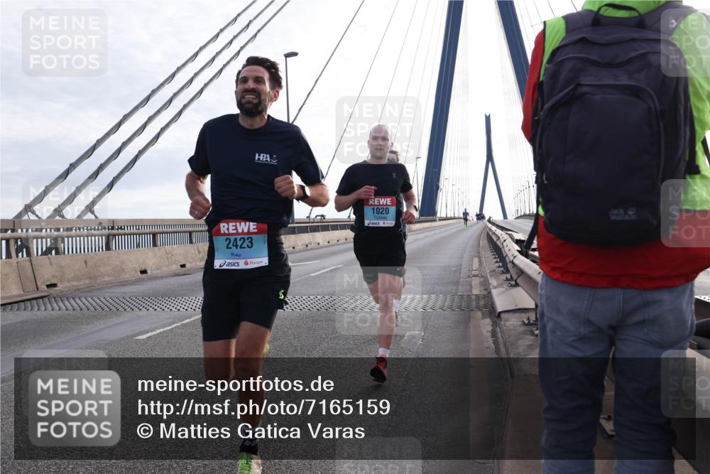 03.10.2024 - Köhlbrandbrückenlauf Matties Gatica Varas http://msf.ph/oto/7165159 03.10.2024 09:18:07 Position 2 2423, 1020 meine-sportfotos.de
