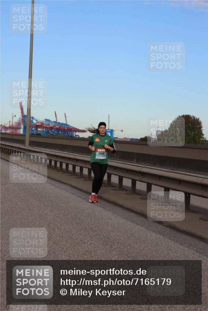 03.10.2024 - Köhlbrandbrückenlauf Miley Keyser http://msf.ph/oto/7165179 03.10.2024 09:35:09 Position 3 3006 meine-sportfotos.de