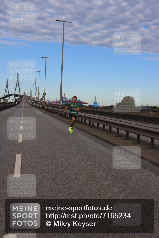 03.10.2024 - Köhlbrandbrückenlauf Miley Keyser http://msf.ph/oto/7165234 03.10.2024 09:35:29 Position 3  meine-sportfotos.de