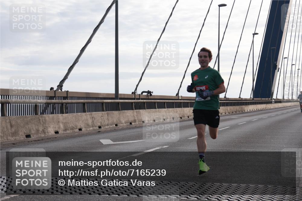 03.10.2024 - Köhlbrandbrückenlauf Matties Gatica Varas http://msf.ph/oto/7165239 03.10.2024 09:18:15 Position 2  meine-sportfotos.de