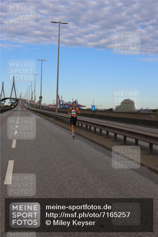 03.10.2024 - Köhlbrandbrückenlauf Miley Keyser http://msf.ph/oto/7165257 03.10.2024 09:35:36 Position 3 1047 meine-sportfotos.de