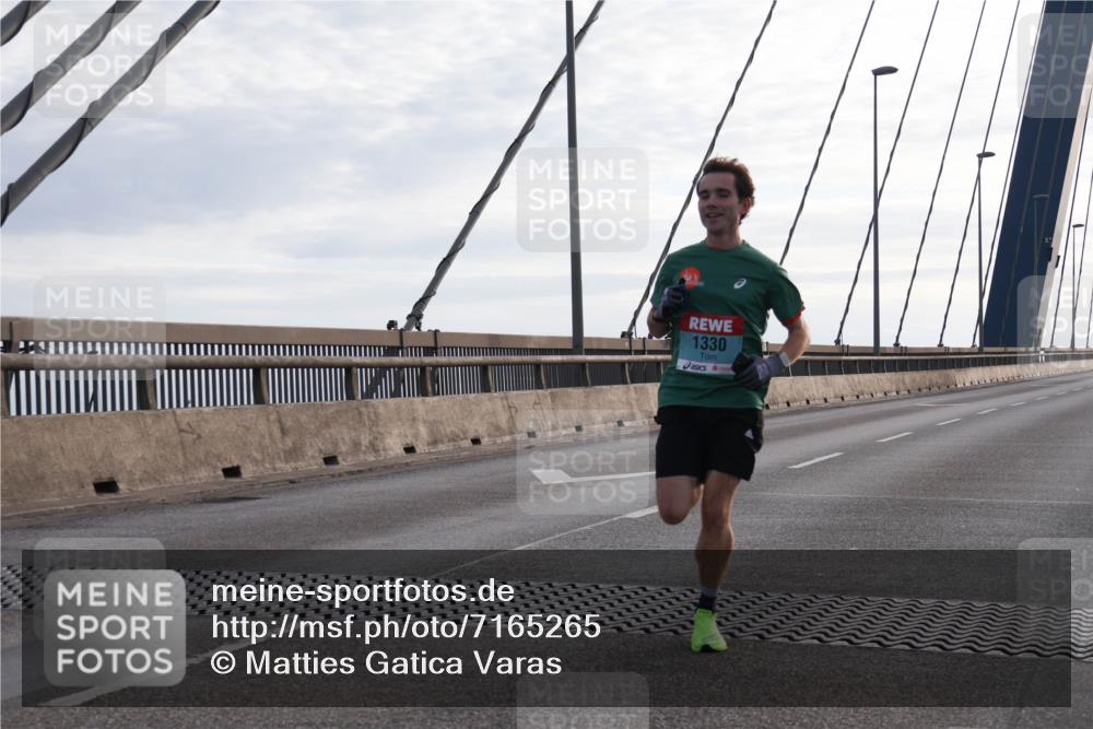 03.10.2024 - Köhlbrandbrückenlauf Matties Gatica Varas http://msf.ph/oto/7165265 03.10.2024 09:18:16 Position 2 1330 meine-sportfotos.de