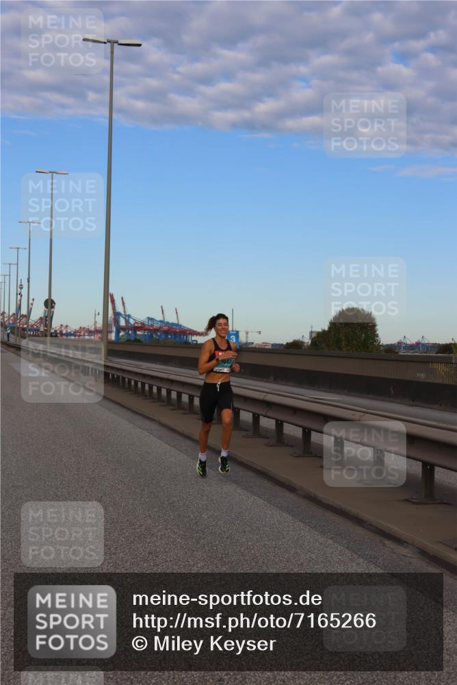 03.10.2024 - Köhlbrandbrückenlauf Miley Keyser http://msf.ph/oto/7165266 03.10.2024 09:35:37 Position 3  meine-sportfotos.de