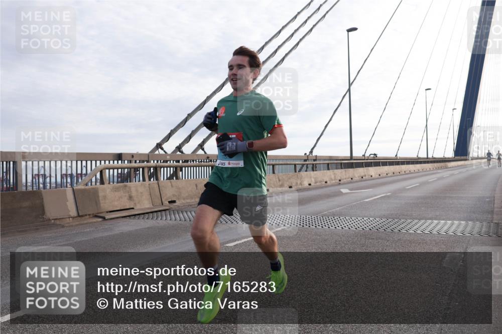 03.10.2024 - Köhlbrandbrückenlauf Matties Gatica Varas http://msf.ph/oto/7165283 03.10.2024 09:18:16 Position 2  meine-sportfotos.de