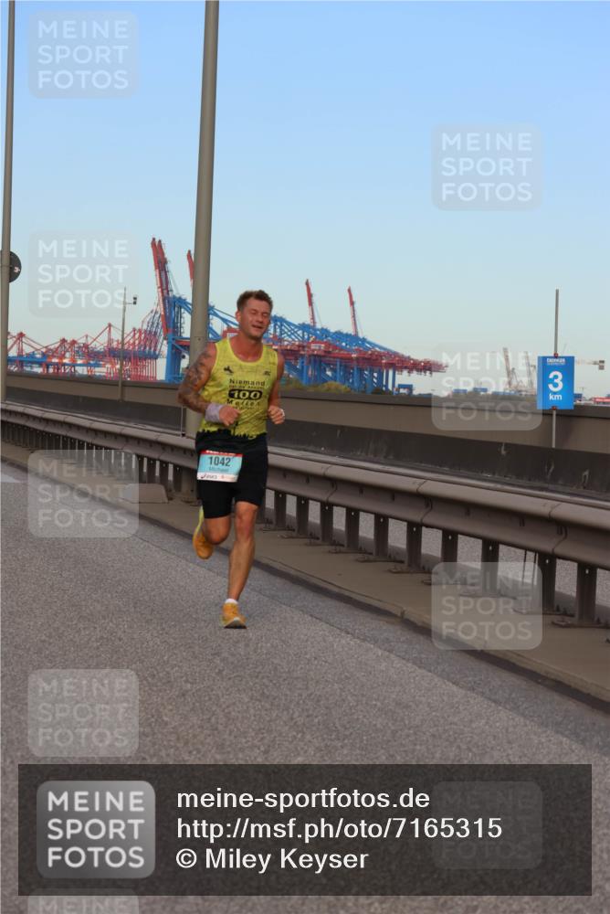 03.10.2024 - Köhlbrandbrückenlauf Miley Keyser http://msf.ph/oto/7165315 03.10.2024 09:36:06 Position 3 100, 3, 1042 meine-sportfotos.de