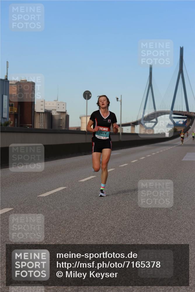 03.10.2024 - Köhlbrandbrückenlauf Miley Keyser http://msf.ph/oto/7165378 03.10.2024 09:36:35 Position 3 25, 1024 meine-sportfotos.de