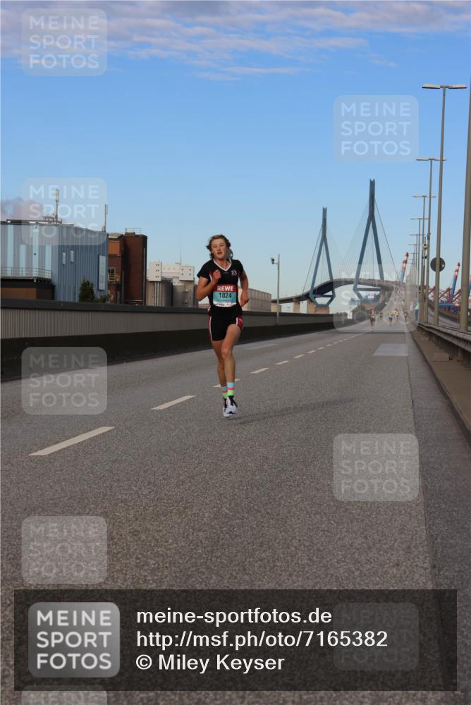 03.10.2024 - Köhlbrandbrückenlauf Miley Keyser http://msf.ph/oto/7165382 03.10.2024 09:36:35 Position 3 1024 meine-sportfotos.de