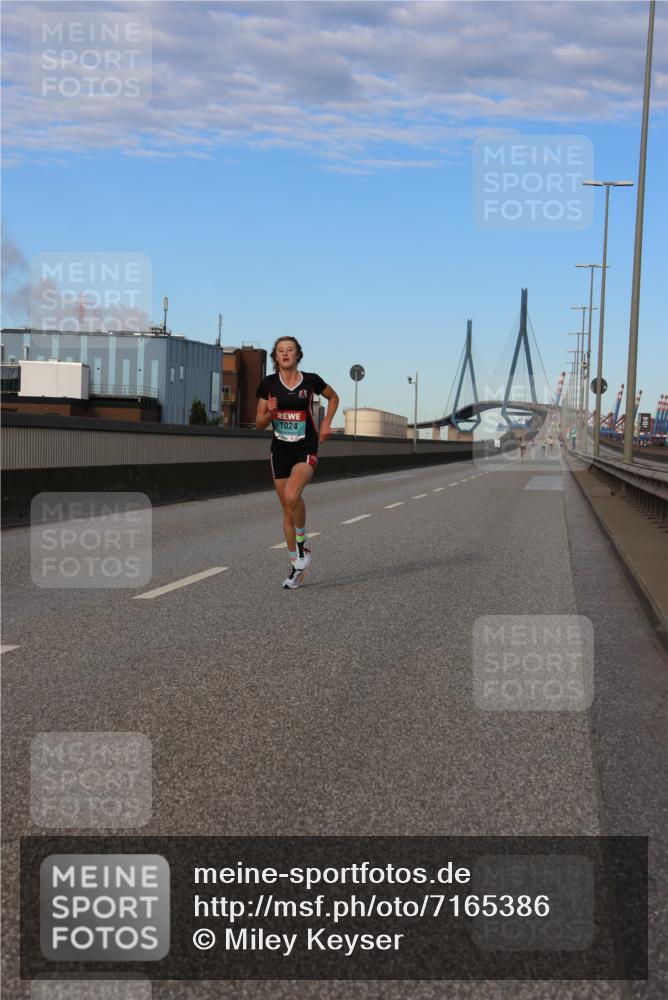 03.10.2024 - Köhlbrandbrückenlauf Miley Keyser http://msf.ph/oto/7165386 03.10.2024 09:36:36 Position 3 1024, 24, 2004 meine-sportfotos.de