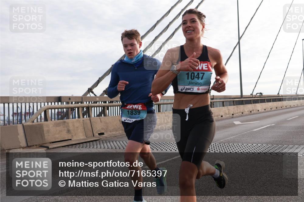 03.10.2024 - Köhlbrandbrückenlauf Matties Gatica Varas http://msf.ph/oto/7165397 03.10.2024 09:18:27 Position 2 1839, 1047 meine-sportfotos.de