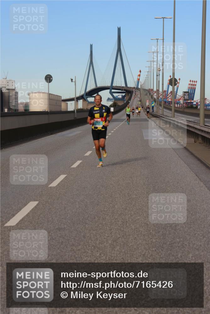 03.10.2024 - Köhlbrandbrückenlauf Miley Keyser http://msf.ph/oto/7165426 03.10.2024 09:36:58 Position 3 1054 meine-sportfotos.de