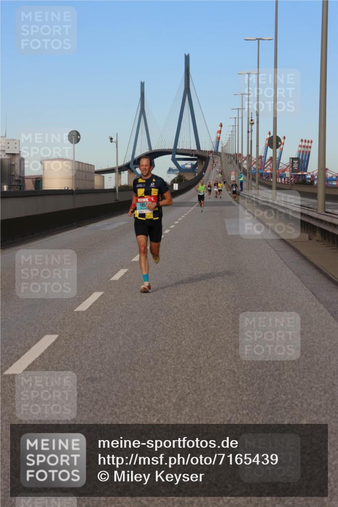 03.10.2024 - Köhlbrandbrückenlauf Miley Keyser http://msf.ph/oto/7165439 03.10.2024 09:36:58 Position 3 1050 meine-sportfotos.de