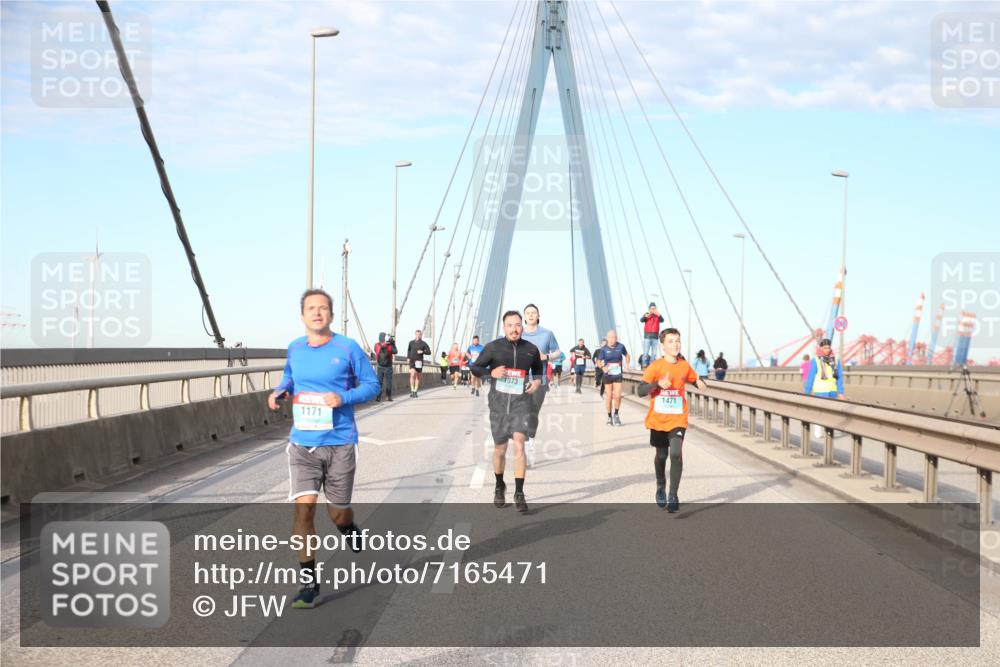 03.10.2024 - Köhlbrandbrückenlauf Jannik Wohlers http://msf.ph/oto/7165471 03.10.2024 09:41:51 Position 2 1171 meine-sportfotos.de