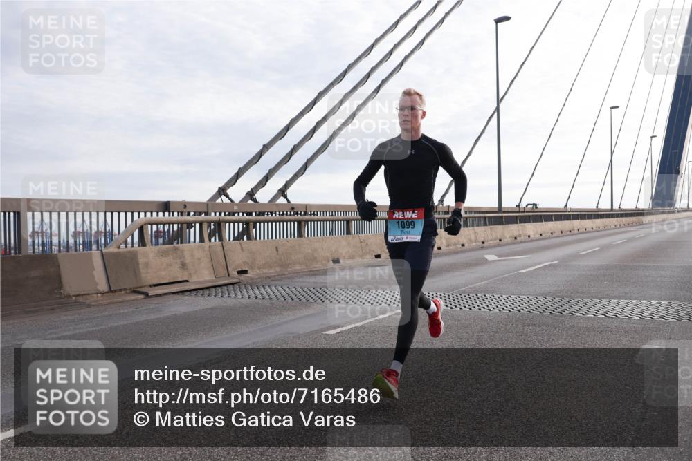 03.10.2024 - Köhlbrandbrückenlauf Matties Gatica Varas http://msf.ph/oto/7165486 03.10.2024 09:18:34 Position 2 1099 meine-sportfotos.de
