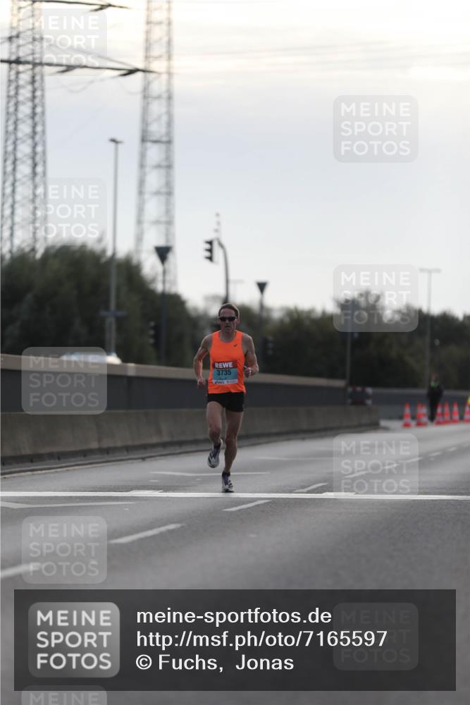03.10.2024 - Köhlbrandbrückenlauf Fuchs,  Jonas http://msf.ph/oto/7165597 03.10.2024 09:08:37 Position 3 3735 meine-sportfotos.de