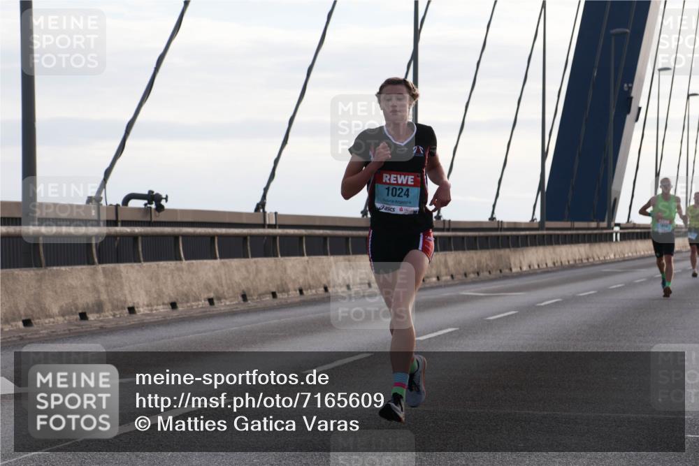 03.10.2024 - Köhlbrandbrückenlauf Matties Gatica Varas http://msf.ph/oto/7165609 03.10.2024 09:18:45 Position 2 1024, 1018 meine-sportfotos.de