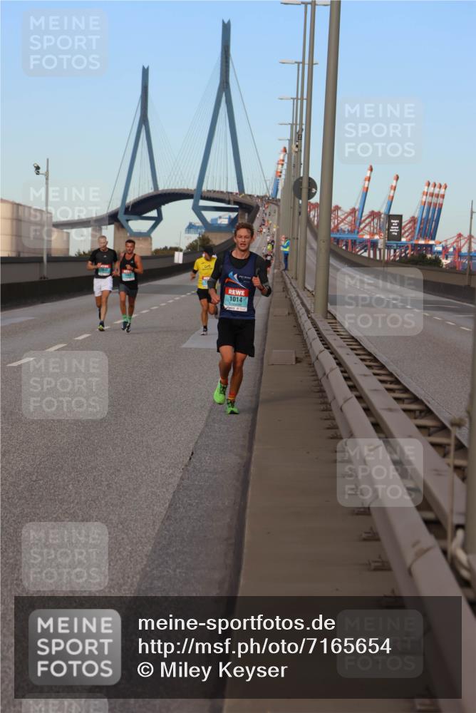 03.10.2024 - Köhlbrandbrückenlauf Miley Keyser http://msf.ph/oto/7165654 03.10.2024 09:37:25 Position 3 1043, 1014 meine-sportfotos.de