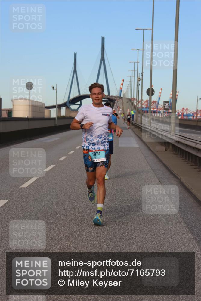 03.10.2024 - Köhlbrandbrückenlauf Miley Keyser http://msf.ph/oto/7165793 03.10.2024 09:37:43 Position 3 1074 meine-sportfotos.de