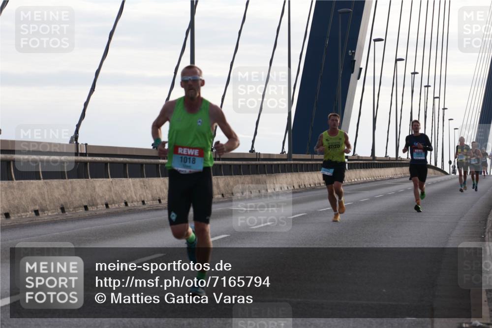 03.10.2024 - Köhlbrandbrückenlauf Matties Gatica Varas http://msf.ph/oto/7165794 03.10.2024 09:18:51 Position 2 1018, 100, 1014 meine-sportfotos.de
