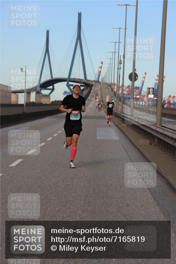 03.10.2024 - Köhlbrandbrückenlauf Miley Keyser http://msf.ph/oto/7165819 03.10.2024 09:37:53 Position 3 1032 meine-sportfotos.de