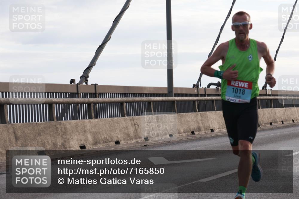 03.10.2024 - Köhlbrandbrückenlauf Matties Gatica Varas http://msf.ph/oto/7165850 03.10.2024 09:18:52 Position 2 1018 meine-sportfotos.de