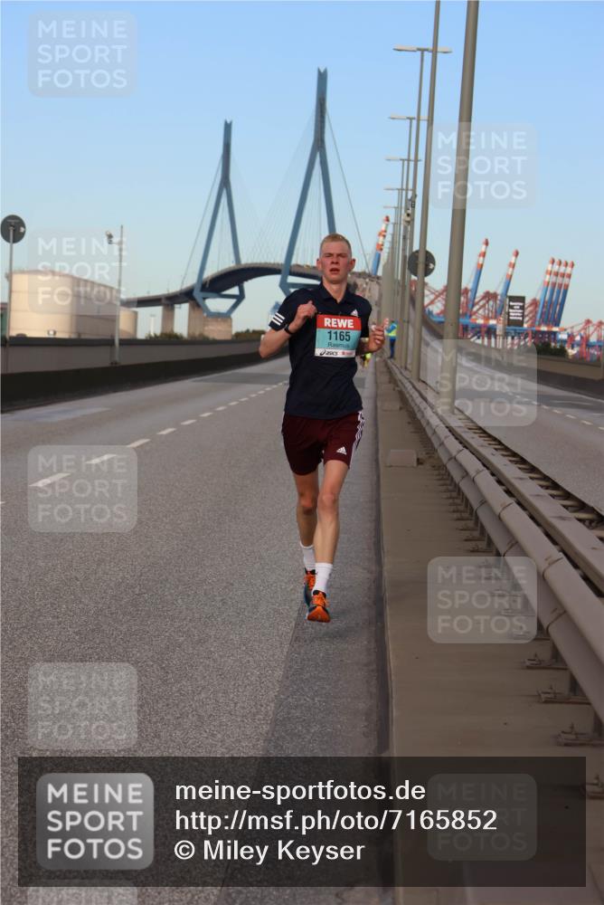 03.10.2024 - Köhlbrandbrückenlauf Miley Keyser http://msf.ph/oto/7165852 03.10.2024 09:38:07 Position 3 1165 meine-sportfotos.de