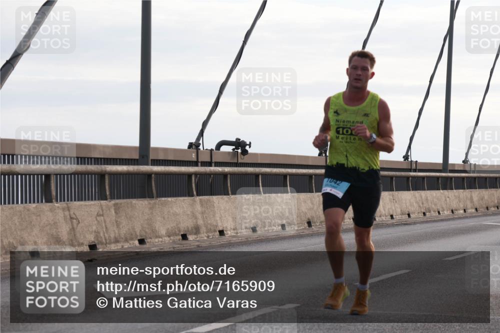 03.10.2024 - Köhlbrandbrückenlauf Matties Gatica Varas http://msf.ph/oto/7165909 03.10.2024 09:18:55 Position 2 100, 1042 meine-sportfotos.de
