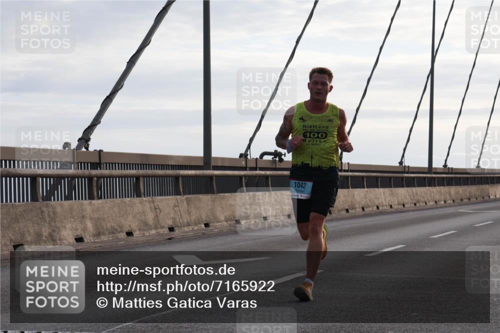 03.10.2024 - Köhlbrandbrückenlauf Matties Gatica Varas http://msf.ph/oto/7165922 03.10.2024 09:18:56 Position 2 100, 1042 meine-sportfotos.de