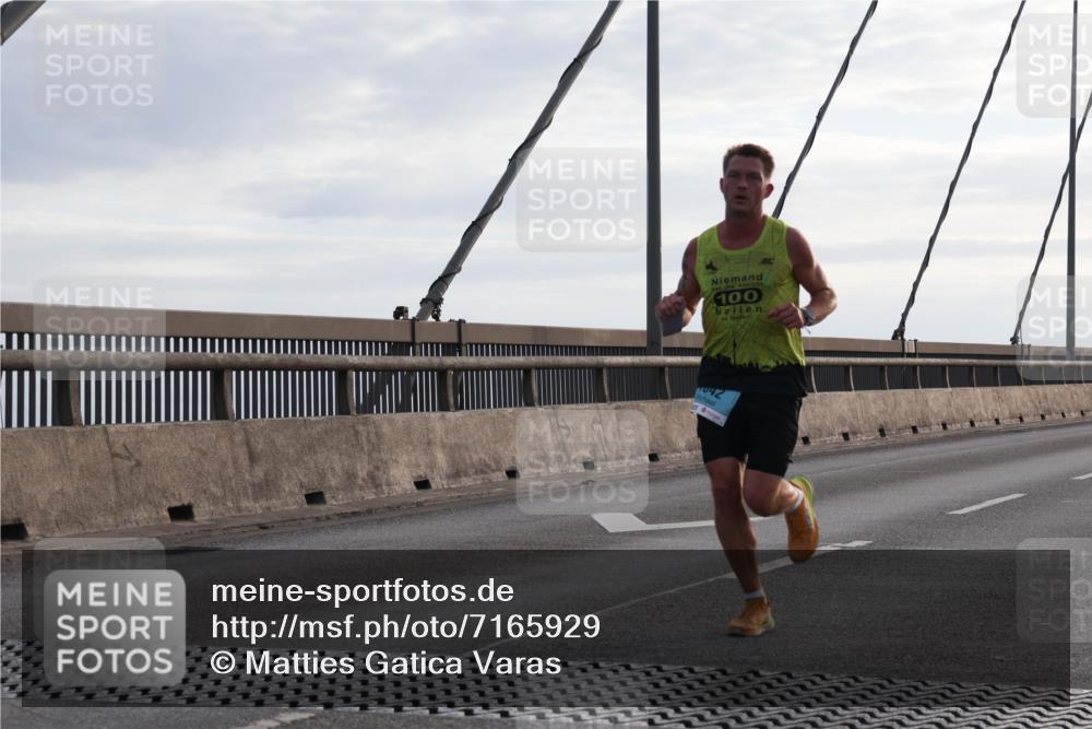 03.10.2024 - Köhlbrandbrückenlauf Matties Gatica Varas http://msf.ph/oto/7165929 03.10.2024 09:18:56 Position 2 100, 042 meine-sportfotos.de